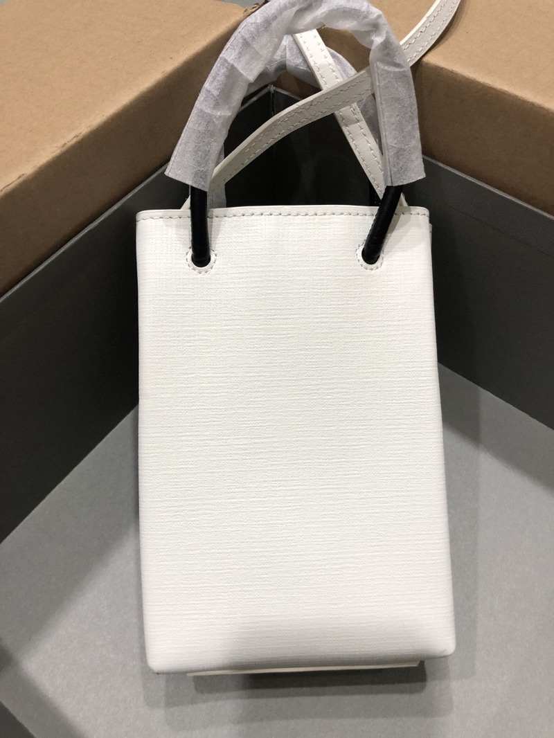 Ba1en*iaga shopping bags